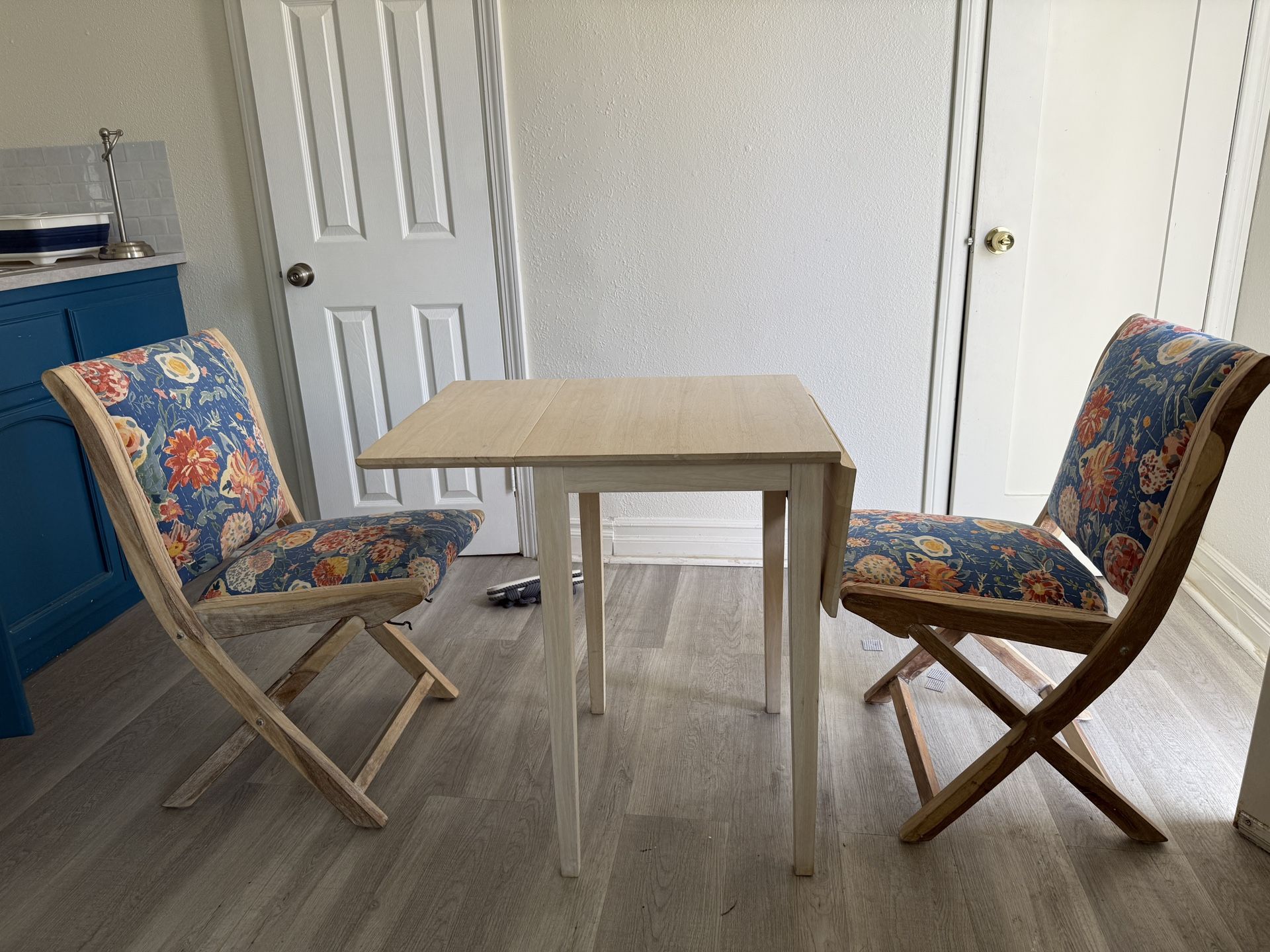 Small Table With Chairs