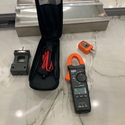 Klein Meter CL 110 With All Attachments Like New 