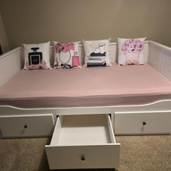 White Storage Bed with 3 Drawers
