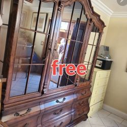 Free China Cabinet 