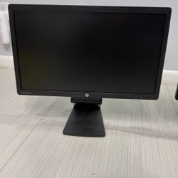 2 HP Desktop Monitors 