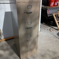Filing Cabinet  (Excellent Condition)