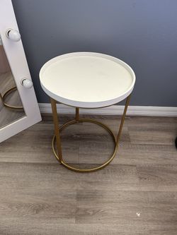White And Gold Round Table/nightstand