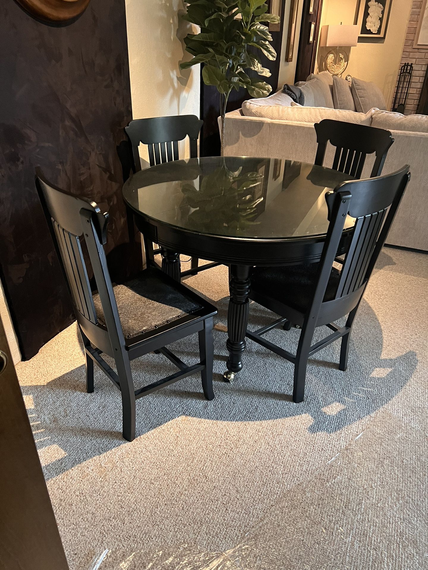Dining Table &chairs