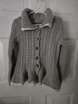 Bundle Cute Size 6 for girl 2 jacket 
From Smoke free and pet Free home
Brands: Gray and white (Tahari)
Pink Leapord (BCBG IRLS)
Great for school and 