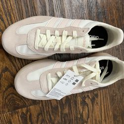 adidas Women's Barreda Decode Sneaker 6.5