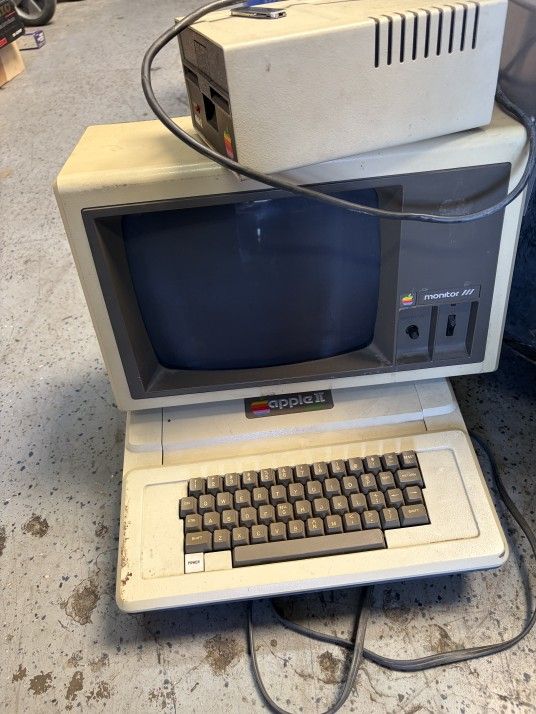 Vintage Apple 2 II desktop Computer