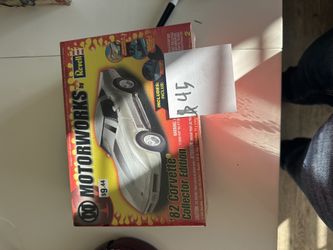 Revell Motorworks '82 Corvette  Buildable Car