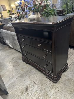 Dresser / tv stand