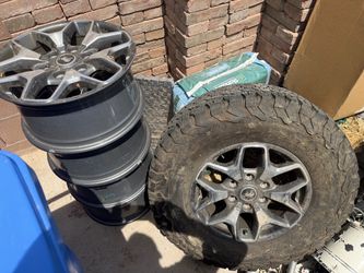 5 Bronco Badlands wheels with TPMS
