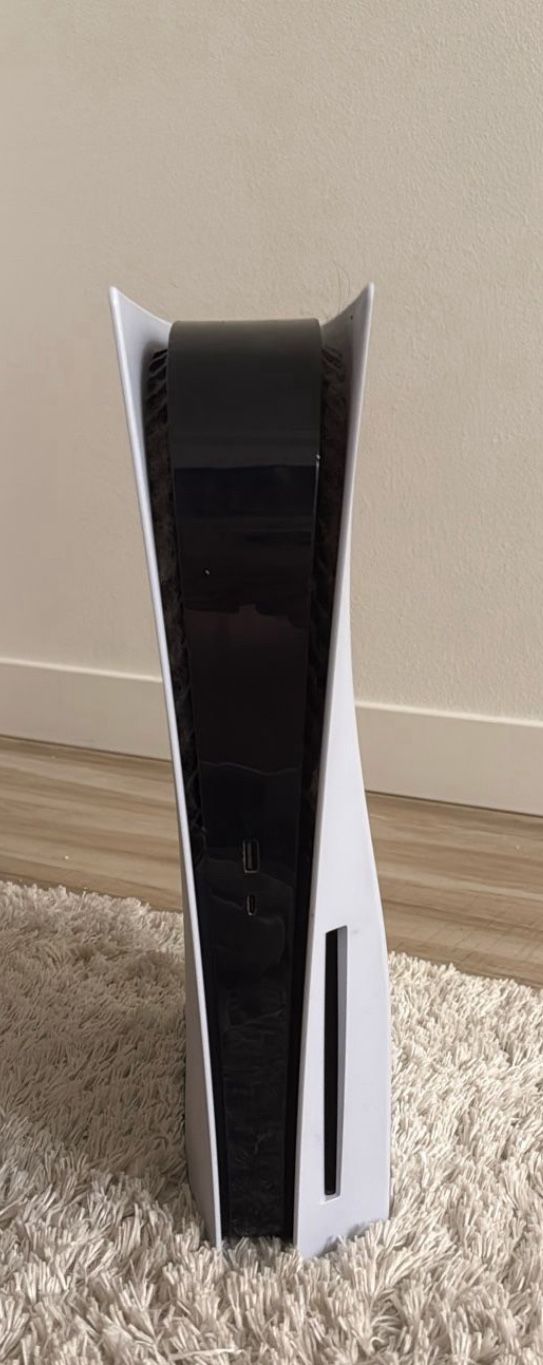 PlayStation 5 W/accessories 