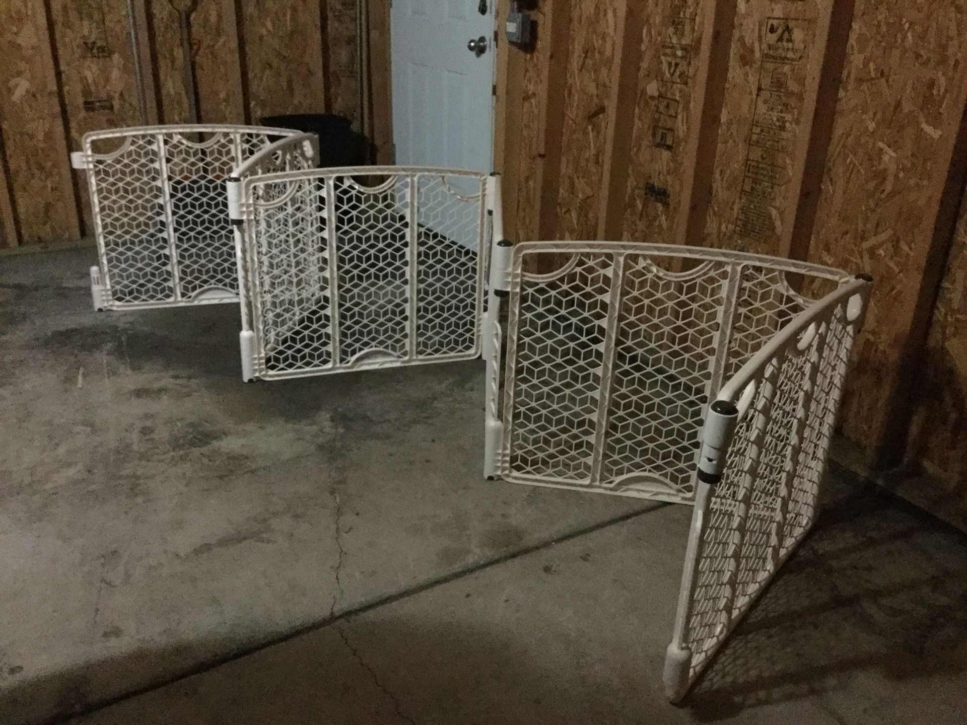 Pet gate