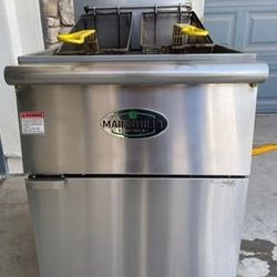 Stainless Steel Natural Gas Fryer in NEED of REPAIR or can be used for PARTS.