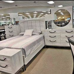 5 Pcs Bedroom Set Queen Size New