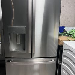 GE Refrigerator For Sale 