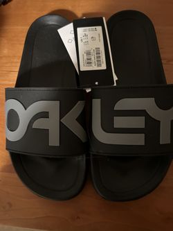 Oakley Slides New With Tags Paid $25