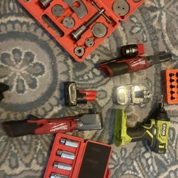  Milwaukee Tools 