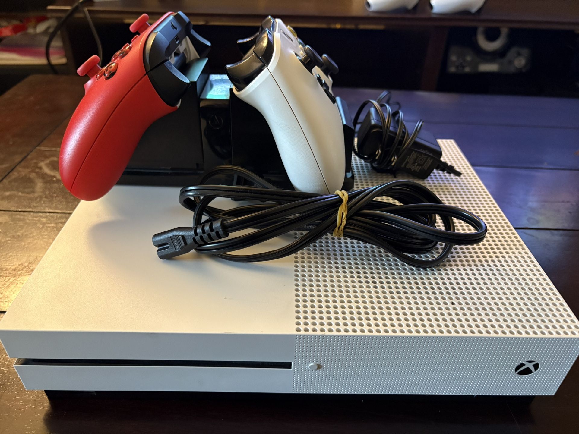 Xbox One S 1TB + 2 Controllers + Charging Dock + HDMI cable And Power Cord – Great Condition Almost Perfect