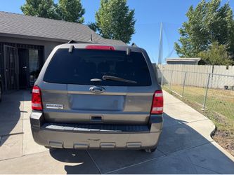 Ed 2011 Ford Escape XLT - ¡Mecánica al 100%, Smog Listo y Placas al Corriente! Precio: $3200 (O mejor oferta razonable) Vendo mi Ford Escape XLT año 2