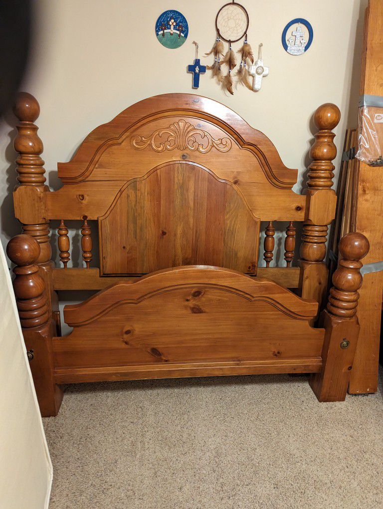 Full Size/ Queen Size Bed 
