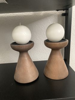 Set Of 2 Candle Holders With Ball Candles