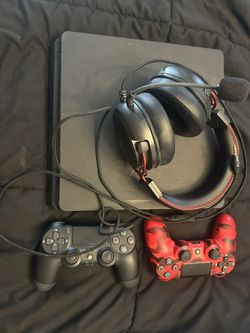PS4 Slim With 2 Controllers And Headset 