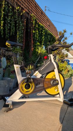 Like new pro-form stationary bicycle spin cycle works great Tour de France studio model