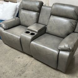 LATITUDE RUN Temorius Loveseat