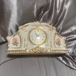 Antique Porcelain Mid Century, Oxford, Metal Spinning Company, Inc. Mantle Clock.