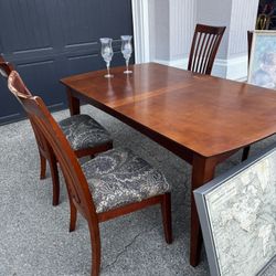 Dinning Table With 4 Chairs