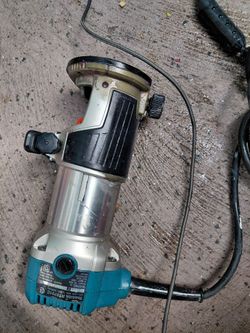 Makita RT0701C Compact Router
