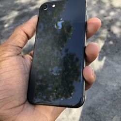 UNLOCKED IPHONE 8/ GOOD CONDITION