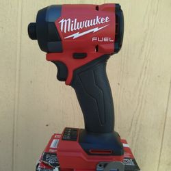 Milwaukee M18 Fuel 1/4" Hex Impact Driver Tool Only 