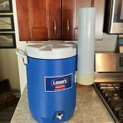 Rubbermaid 5-Gallon Beverage Cooler With Cup Holder