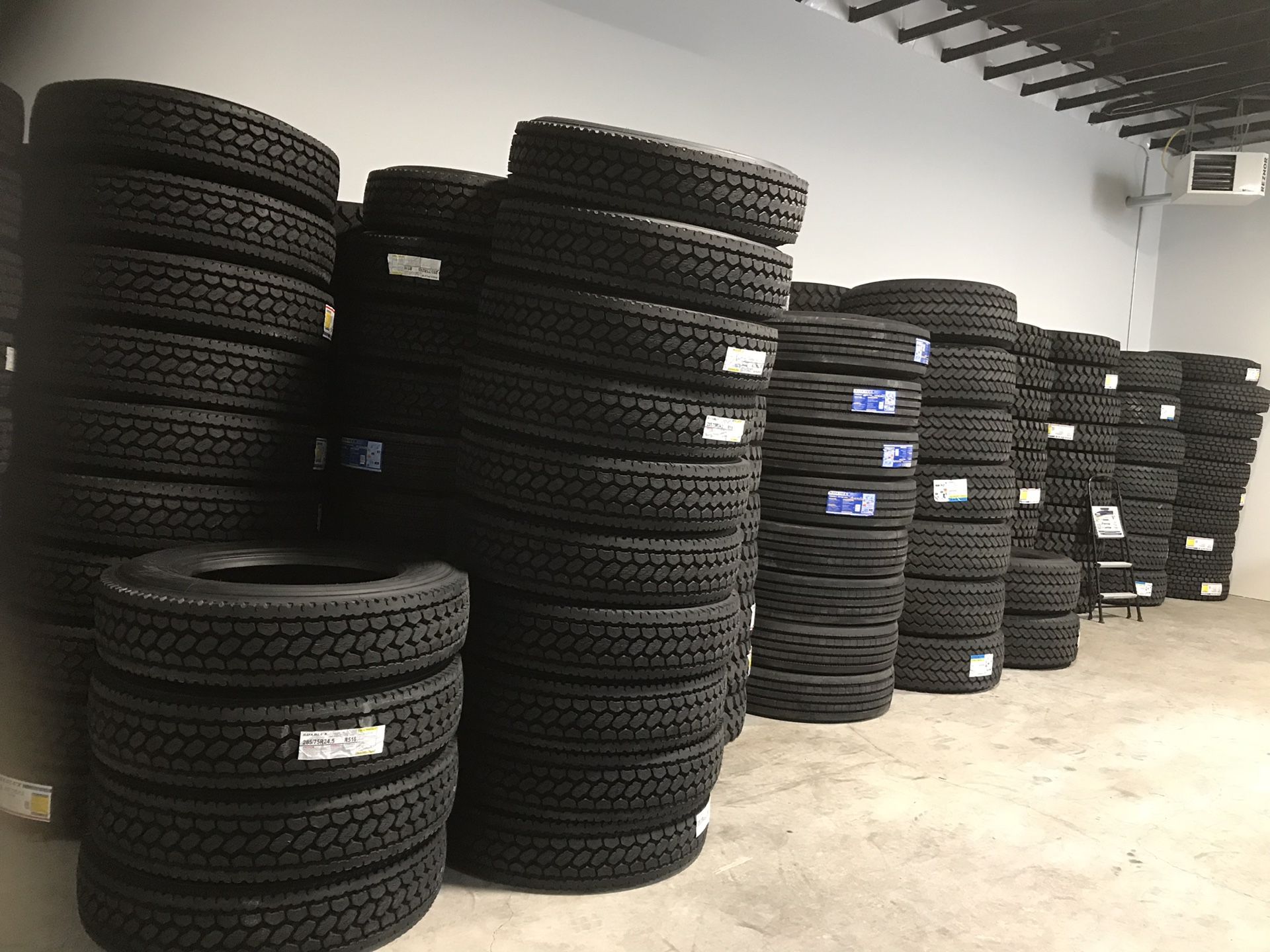 Used Semi Truck tires start 50 and up 22.5 for Sale in Sumner, WA