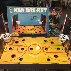 Vintage NBA Bas-Ket Board Game 1988