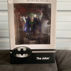 The Joker DC Comics Jim Lee Statue ThinkGeek GameStop Chronicle Collectibles