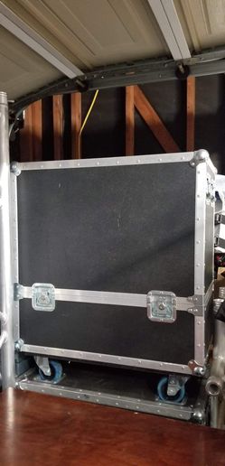 Caja para bocina EON 210