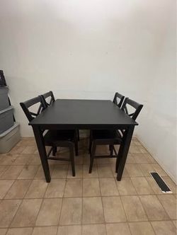 🚚 MOVING SALE - Modern Black 5-Piece Dining Table Set w/ 4 Chairs