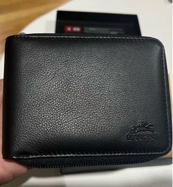 Mancini Black Leather Zip-Around Wallet