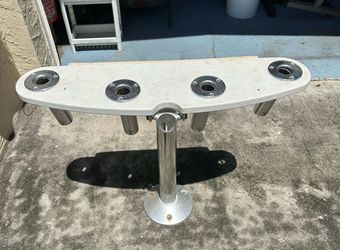 Boat rod launcher