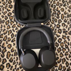 Sony WH-1000XM5 Over-Ear headphones