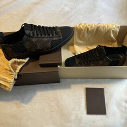 Louis Vuitton  Sneakers 