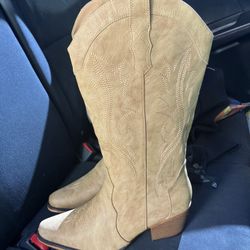 Size 9 1/2 Woman Brand New Boots