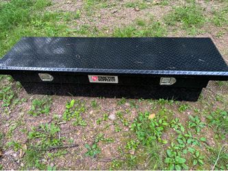 Truck tool box