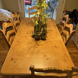 Wood Dining Room Table With 6 Chairs.