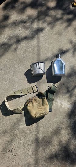 Korean War or Vietnam War Canteen pouch and adjustable belt with Canteen and cup