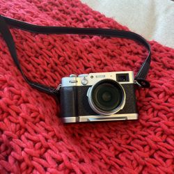 Fujifilm X100v