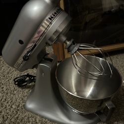Nice KitchenAid mixer