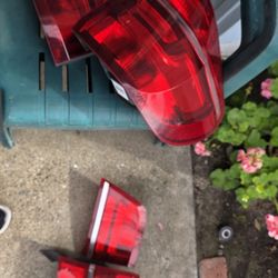 X5 Taillights Used Complete Set,  No Crack, All Bulbs Included 